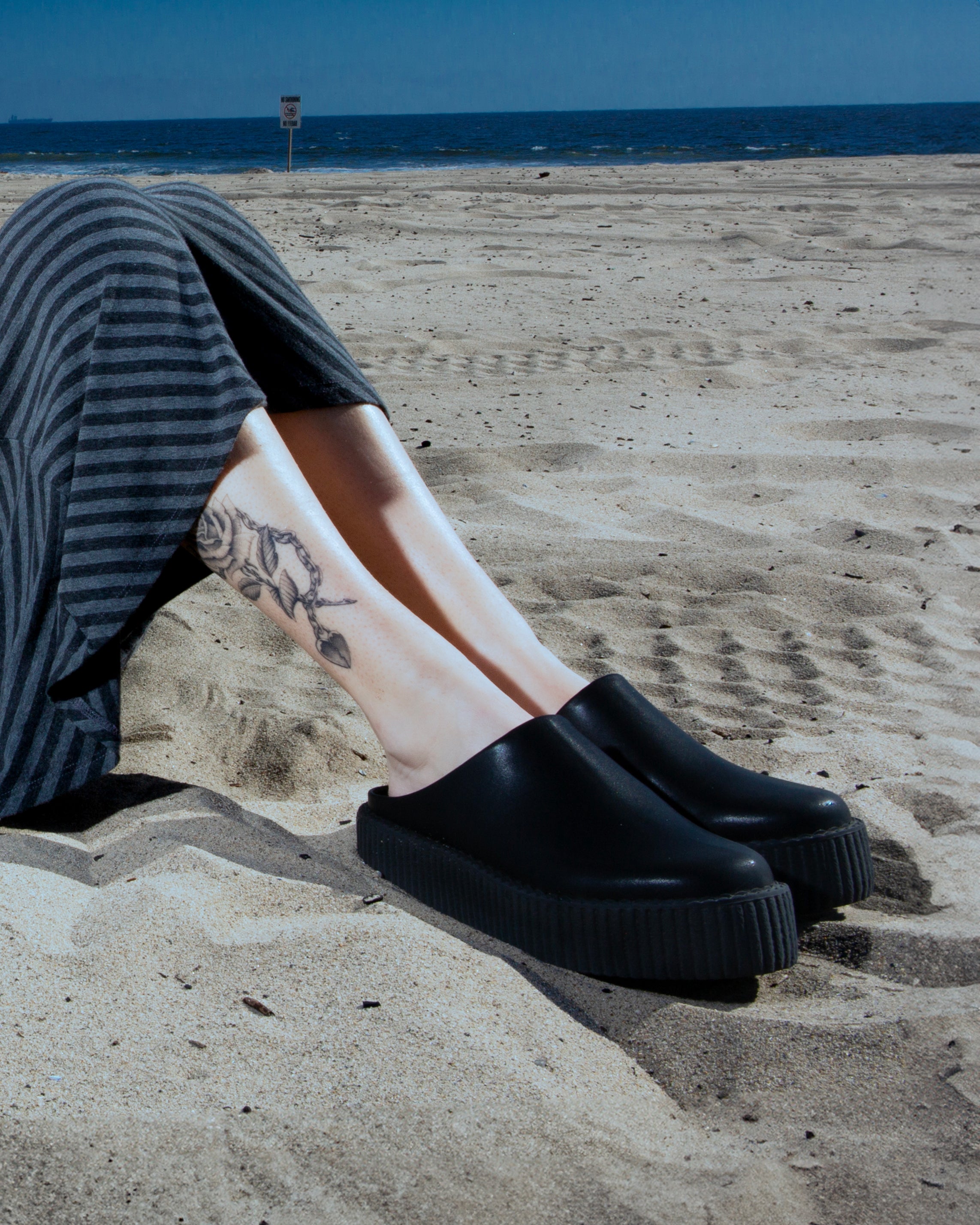 Black Leather Viva Mondo Creeper Clog