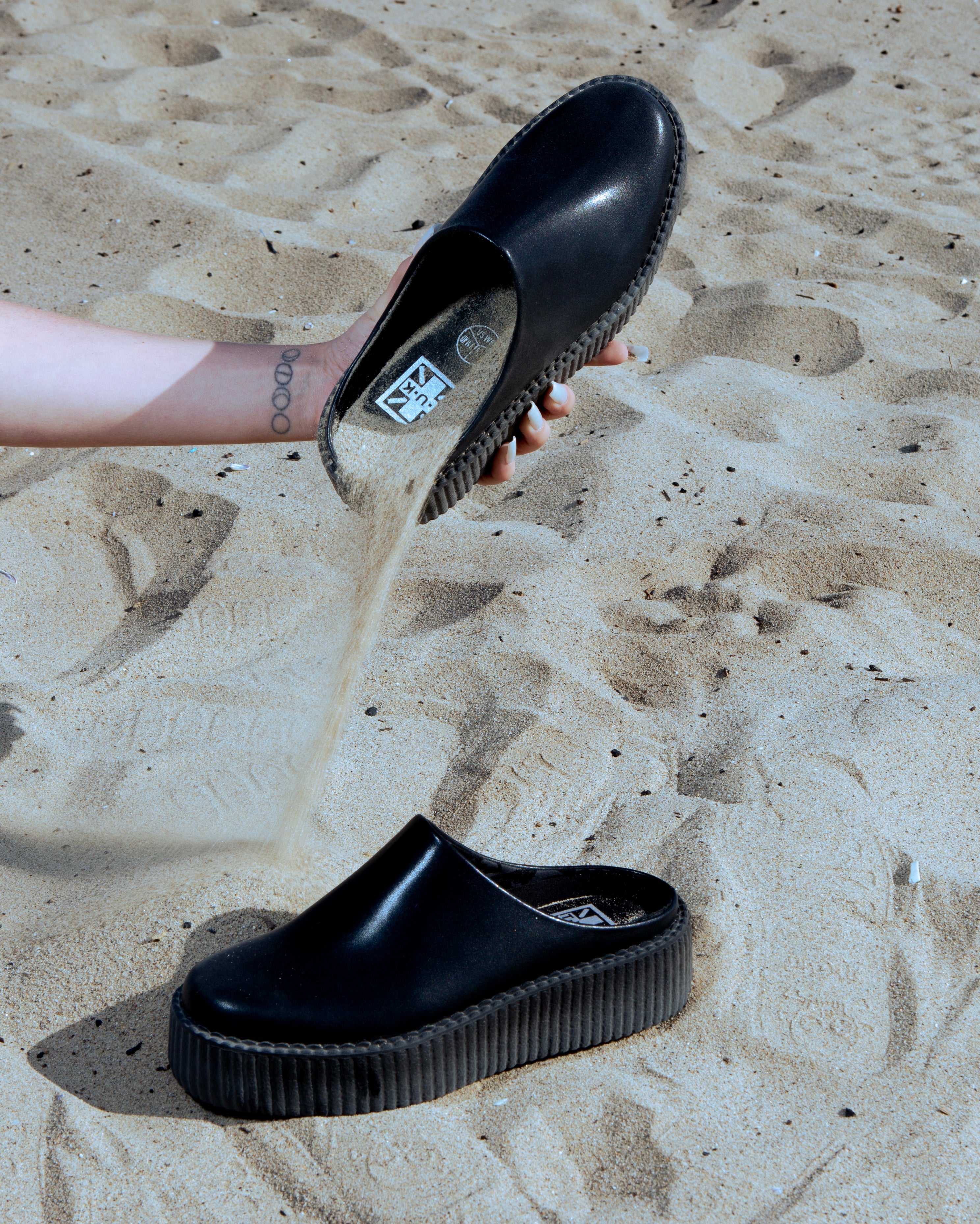 Black Leather Viva Mondo Creeper Clog