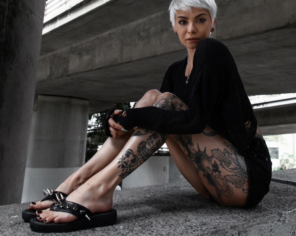 Black & Silver Spike Viva Low Flip Flop