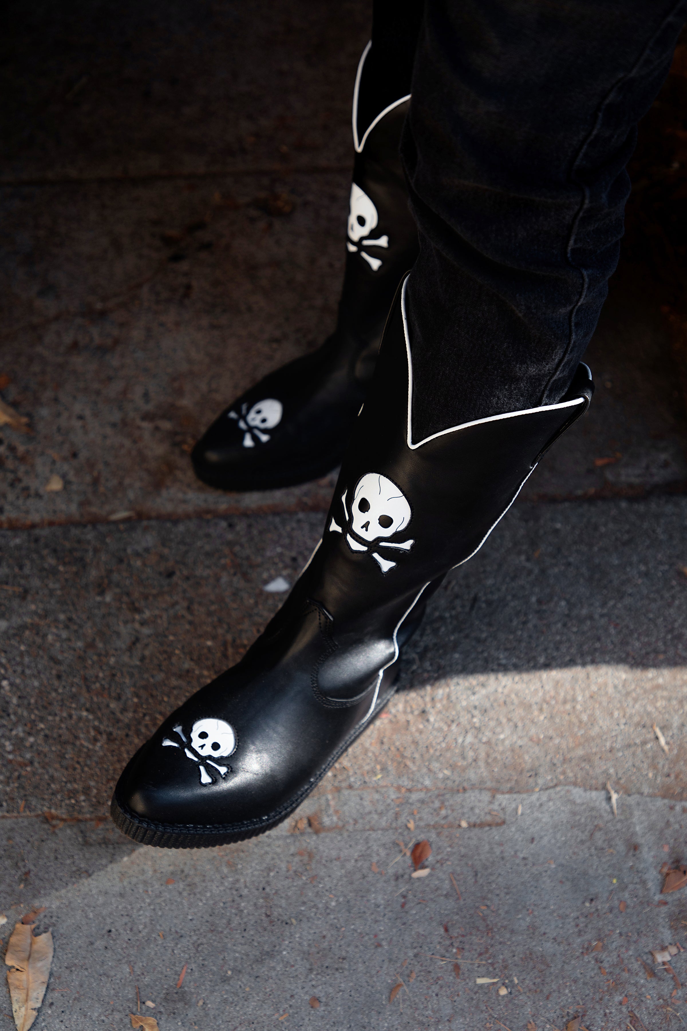 Black Skull Western Creeper Boot