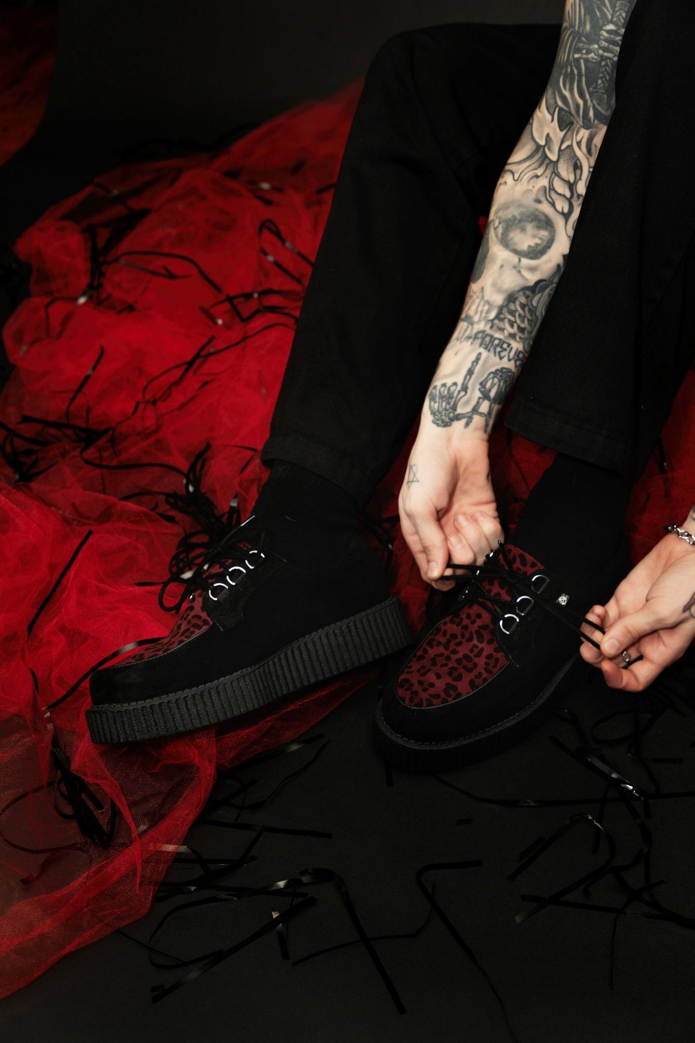 T2369 Black & Burgundy Leopard Anarchic Creeper