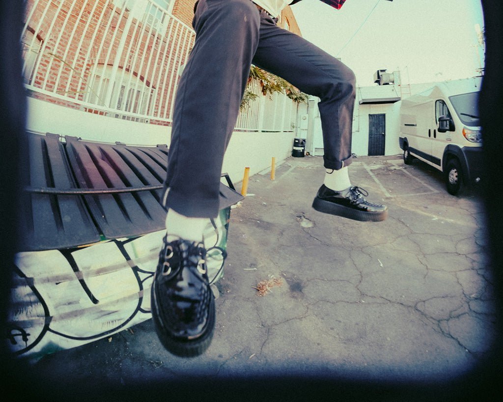 V3245 Black Crinkle Patent Viva Mondo Creeper