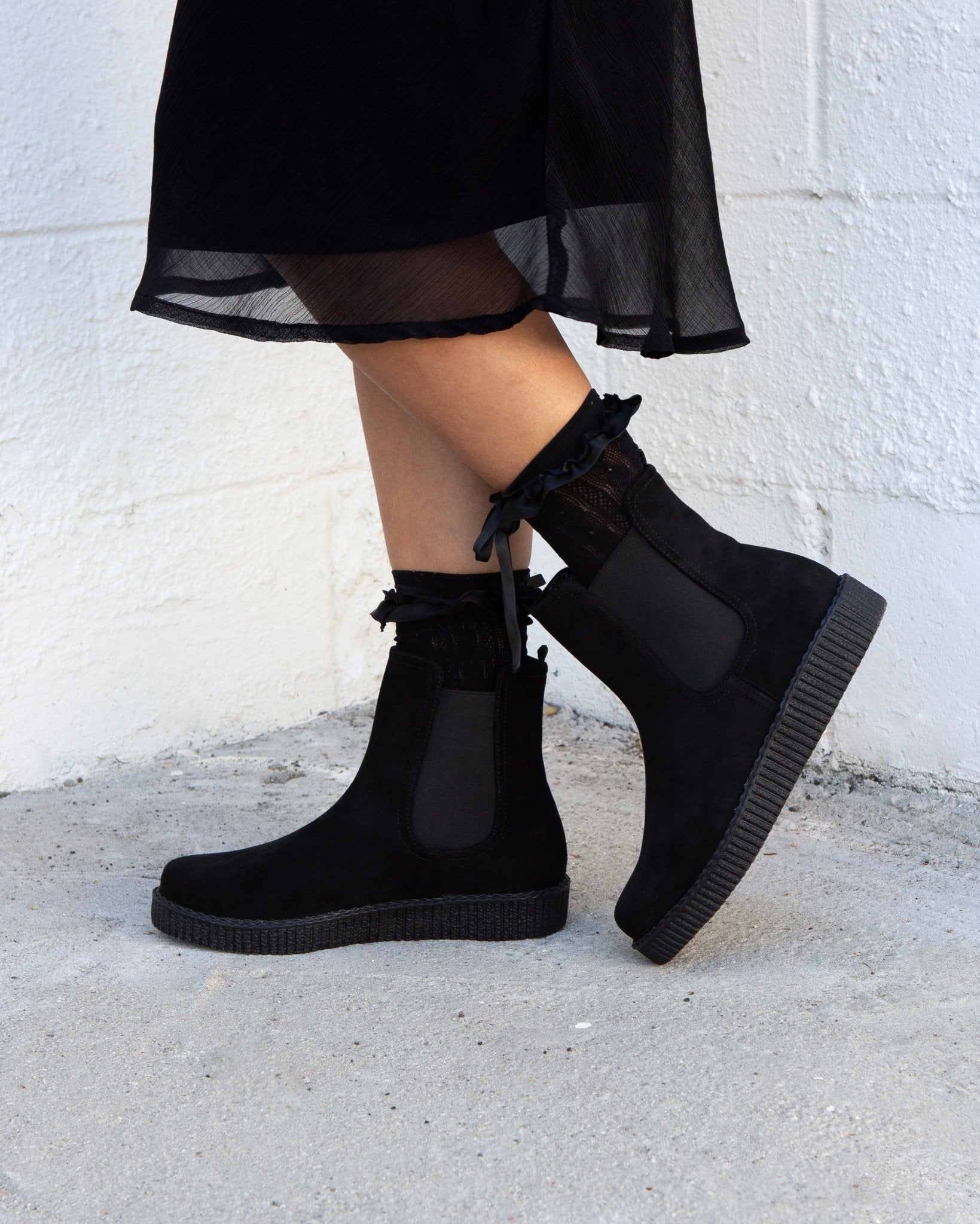 F3424L Black Faux Suede Viva Low Chelsea Boot