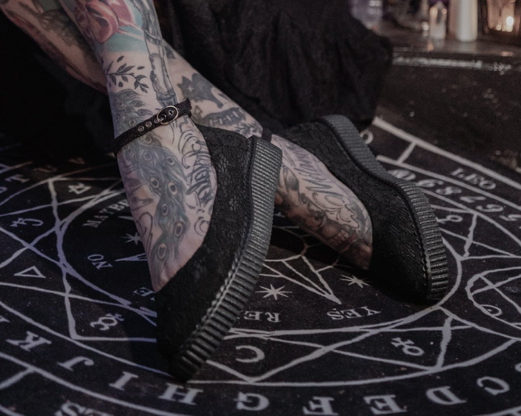 A3165L Black Lace Pointed Ballet Creeper