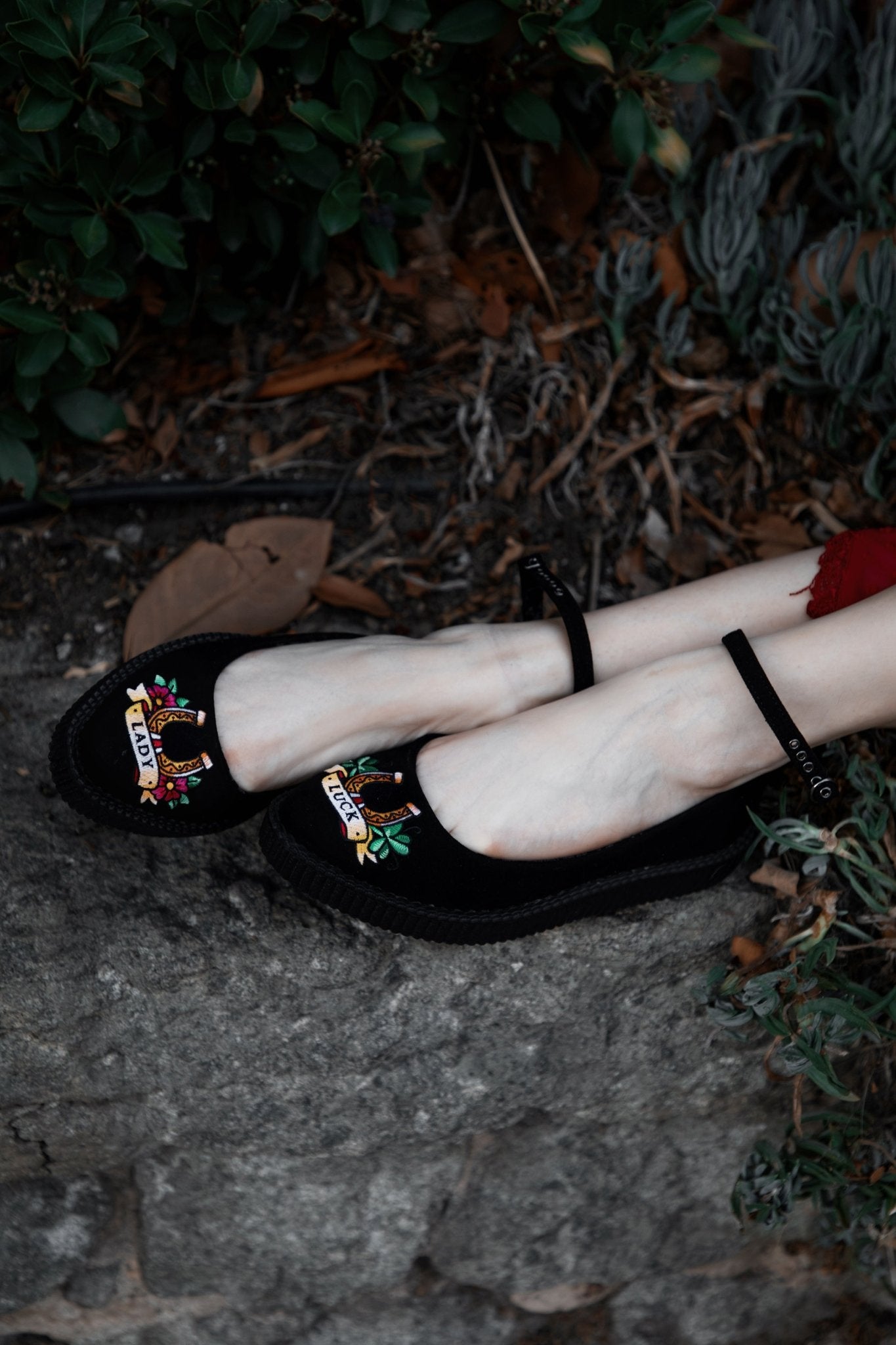 A3420L Black Lady Luck Pointed Ballet Creeper