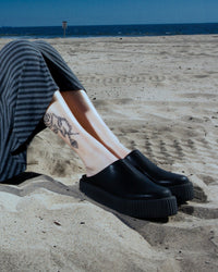 V3371L Black Leather Viva Mondo Creeper Clog