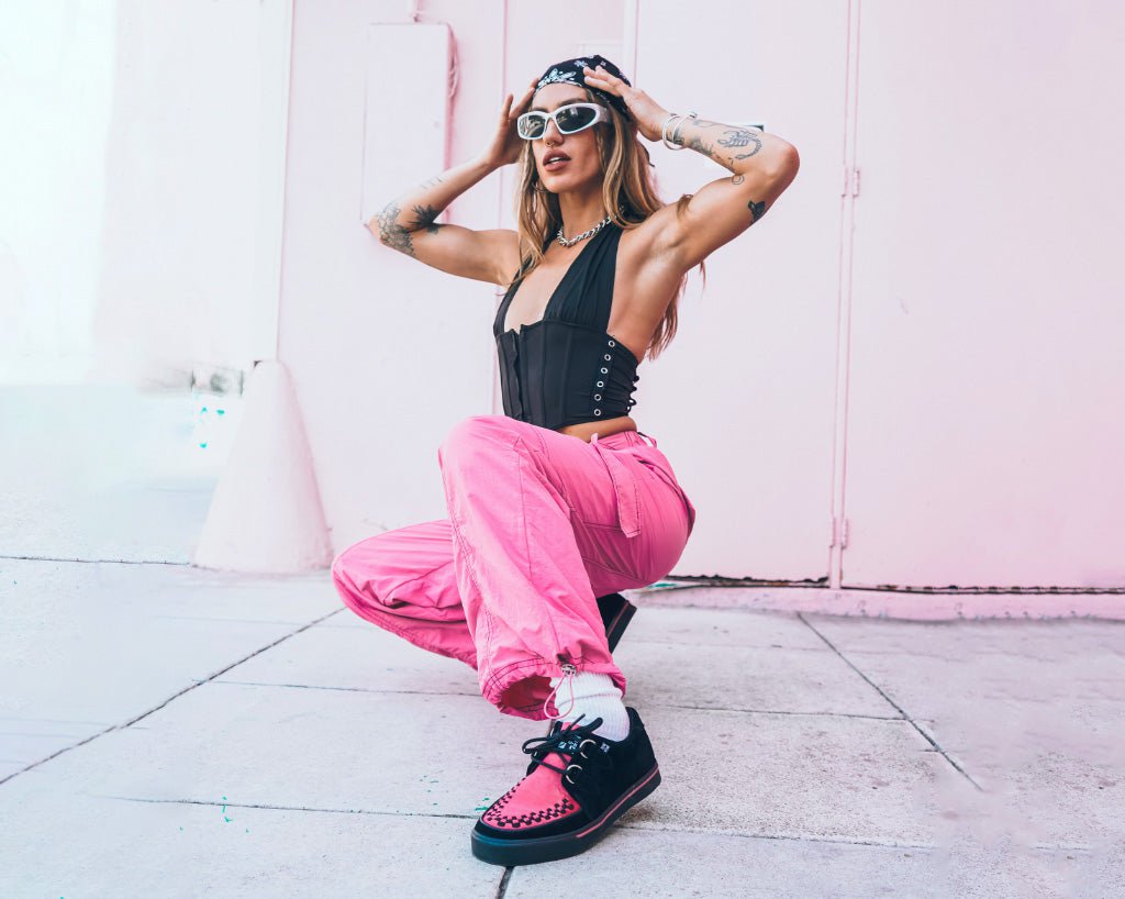 A3148 Black & Neon Pink Sneaker