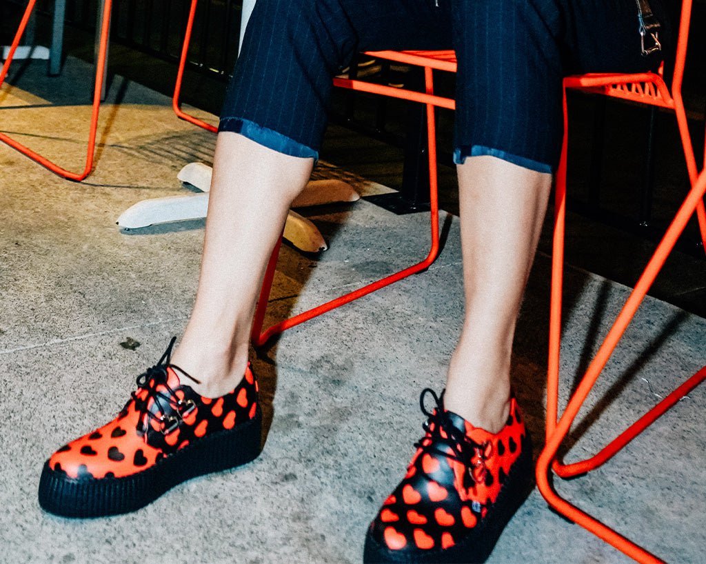 V3258 Black & Red Hearts Viva Mondo Creeper
