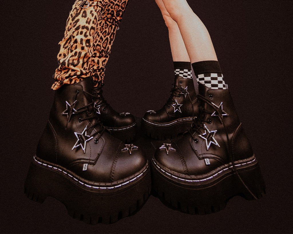 A3276 Black Star 7-Eye Double Decker Boot
