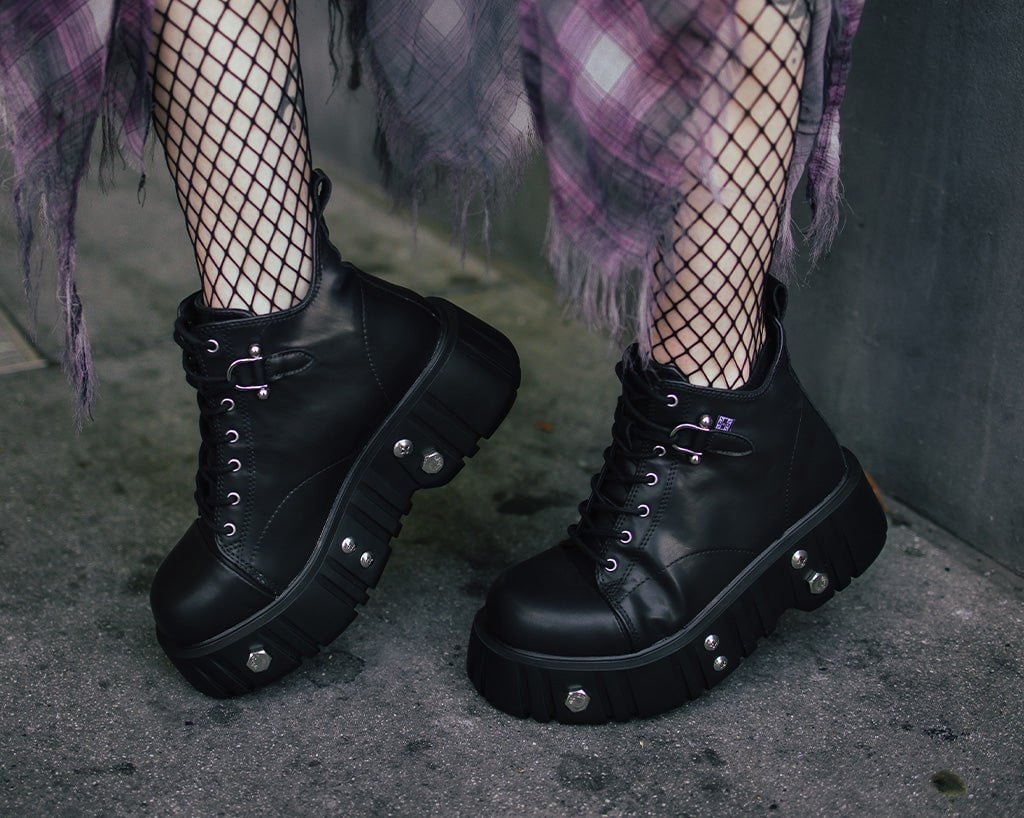 A3334 Black TUKskin Bolt Airship Boot