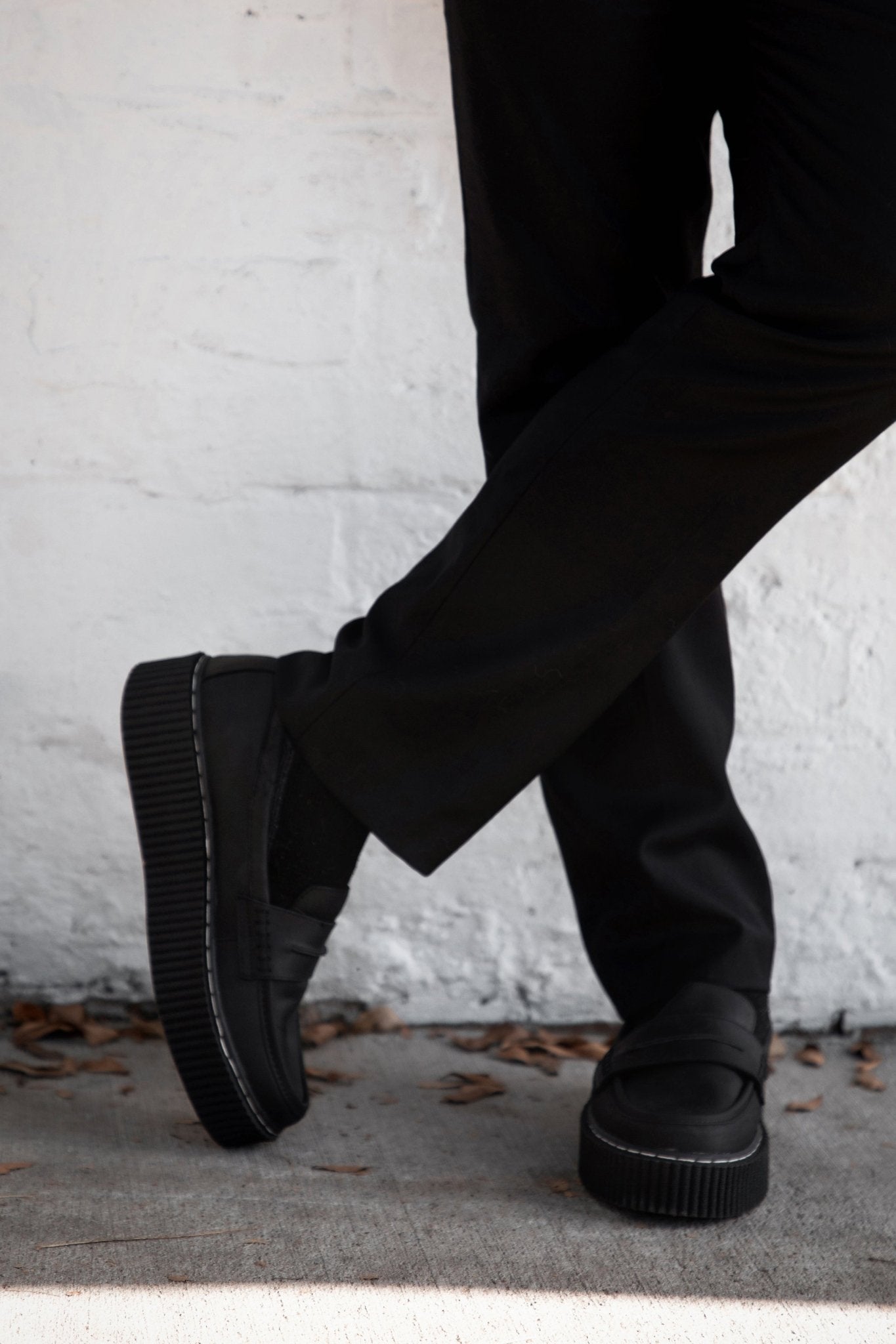 G3450 Black Waxy Leather Loafer Vintage Creeper