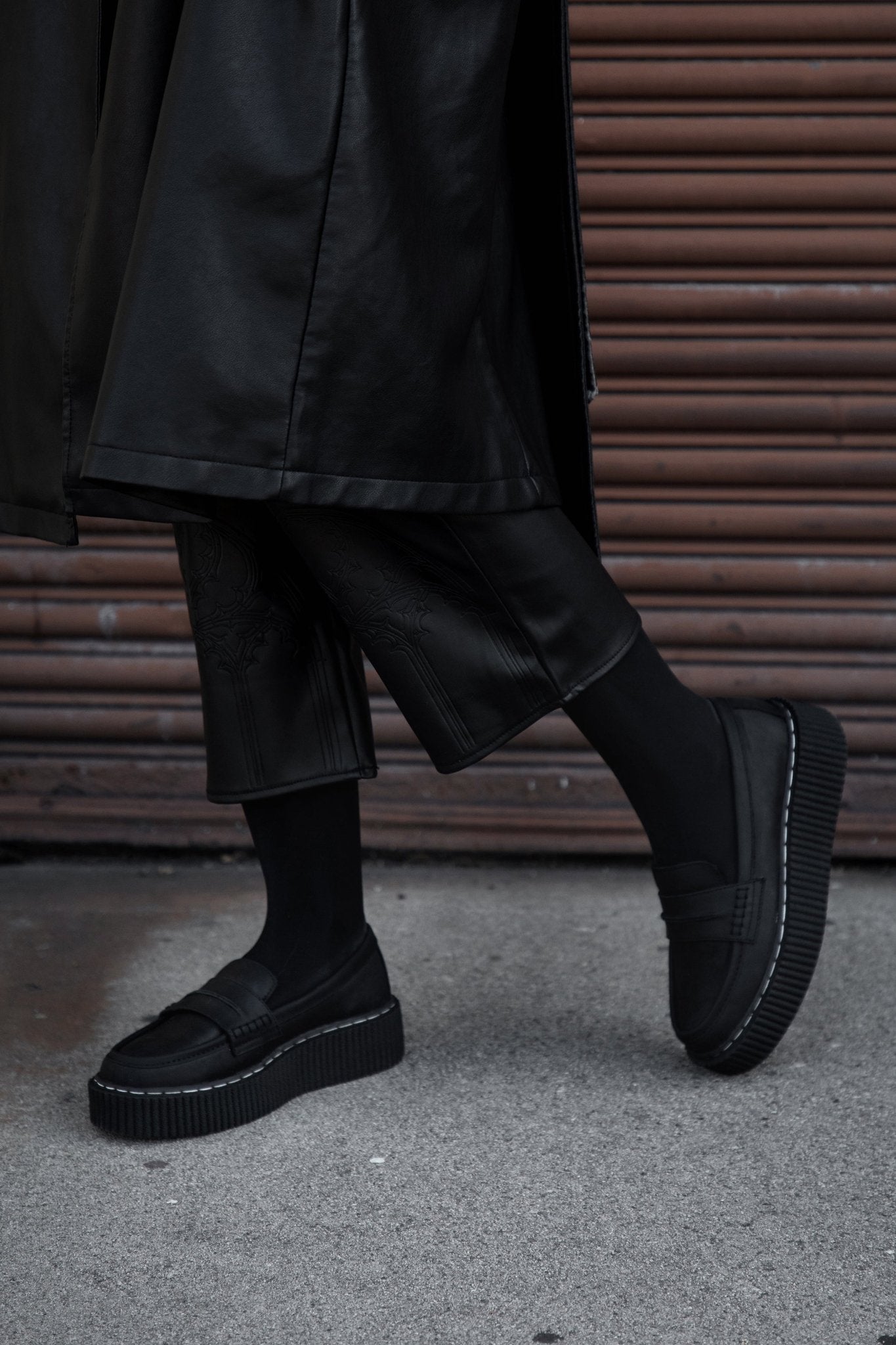 G3450 Black Waxy Leather Loafer Vintage Creeper