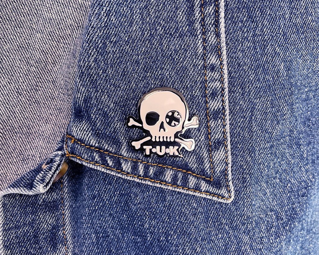P0081 Black & White Skull Logo Enamel Pin P0081-OS