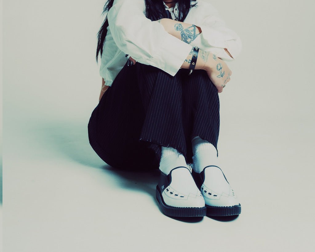 A3206 Black & White Slip-On Creeper