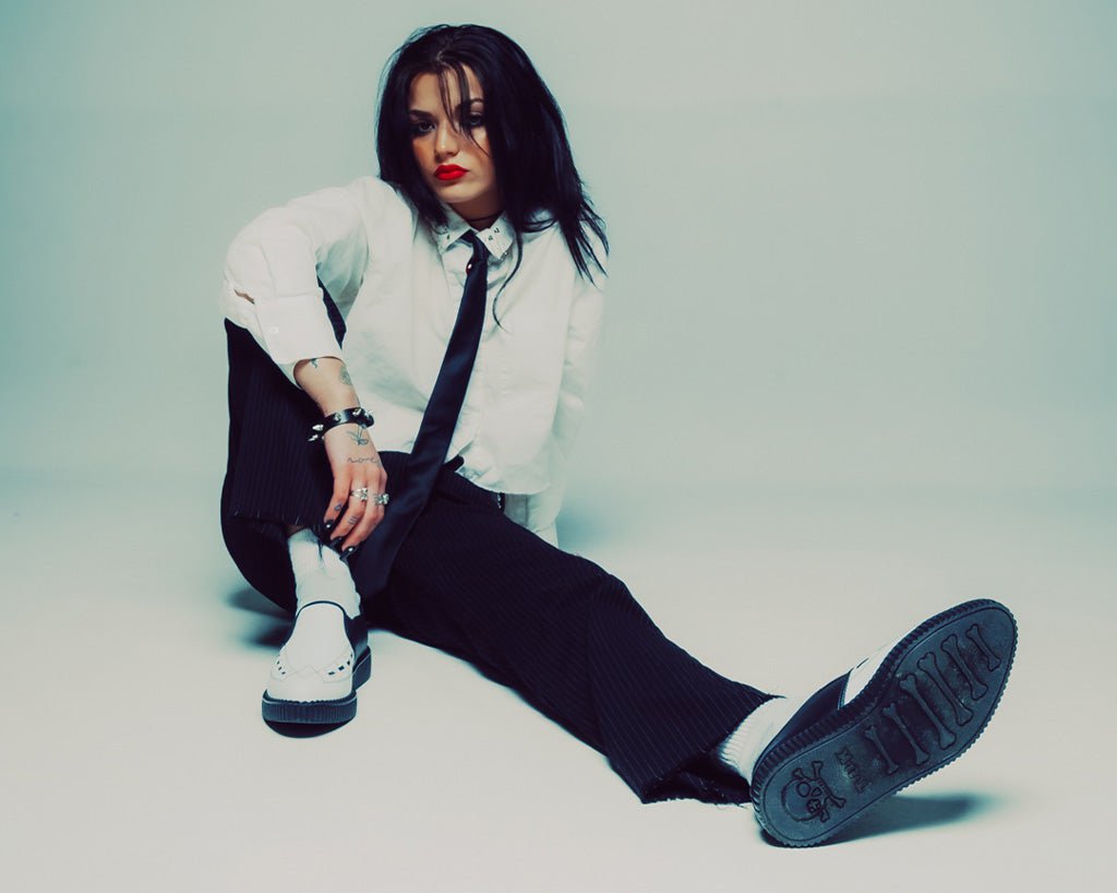 A3206 Black & White Slip-On Creeper