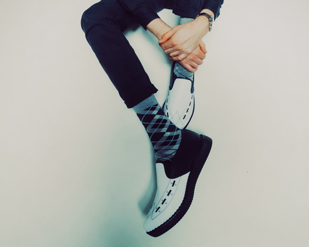 A3206 Black & White Slip-On Creeper