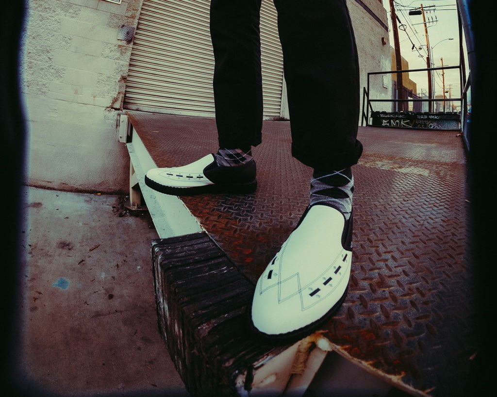 A3206 Black & White Slip-On Creeper