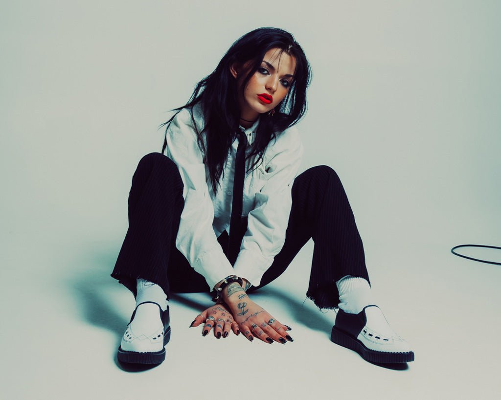 A3206 Black & White Slip-On Creeper