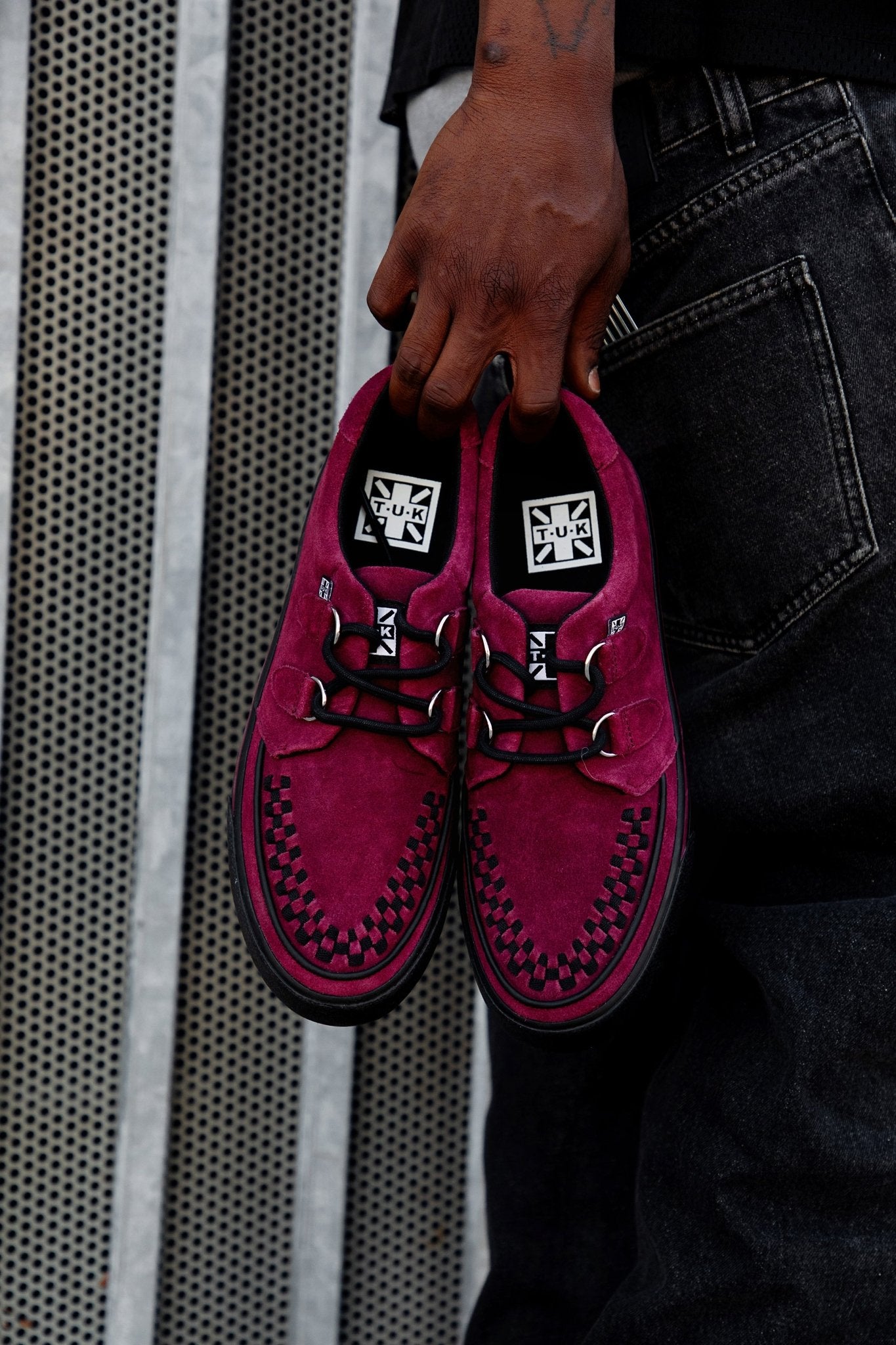 A3432 Burgundy Suede Creeper Sneaker