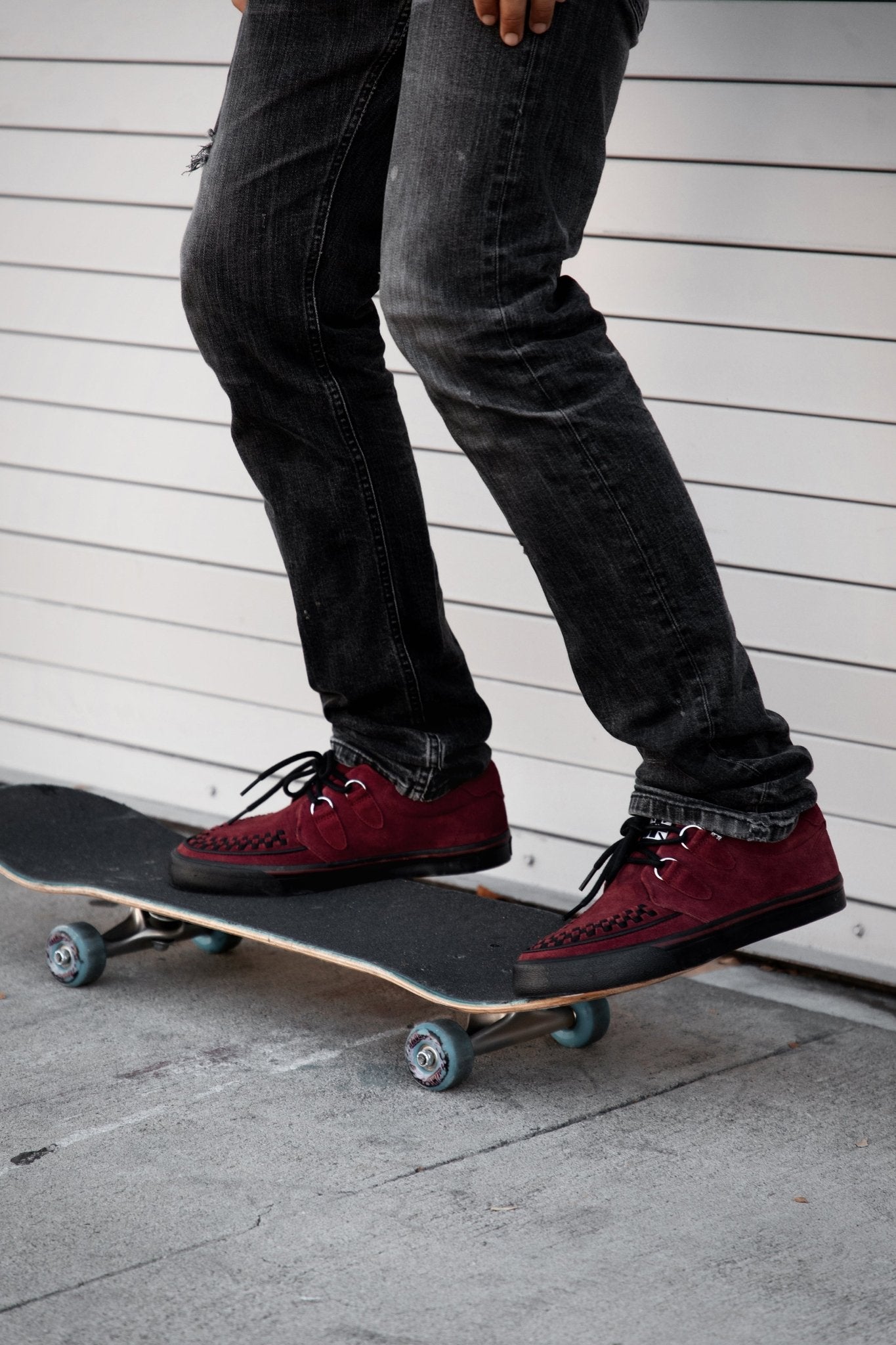 A3432 Burgundy Suede Creeper Sneaker