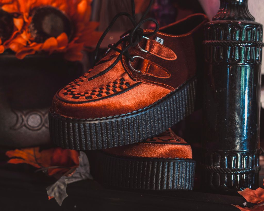 V3282 Burnt Orange Velvet Viva Mondo Creeper
