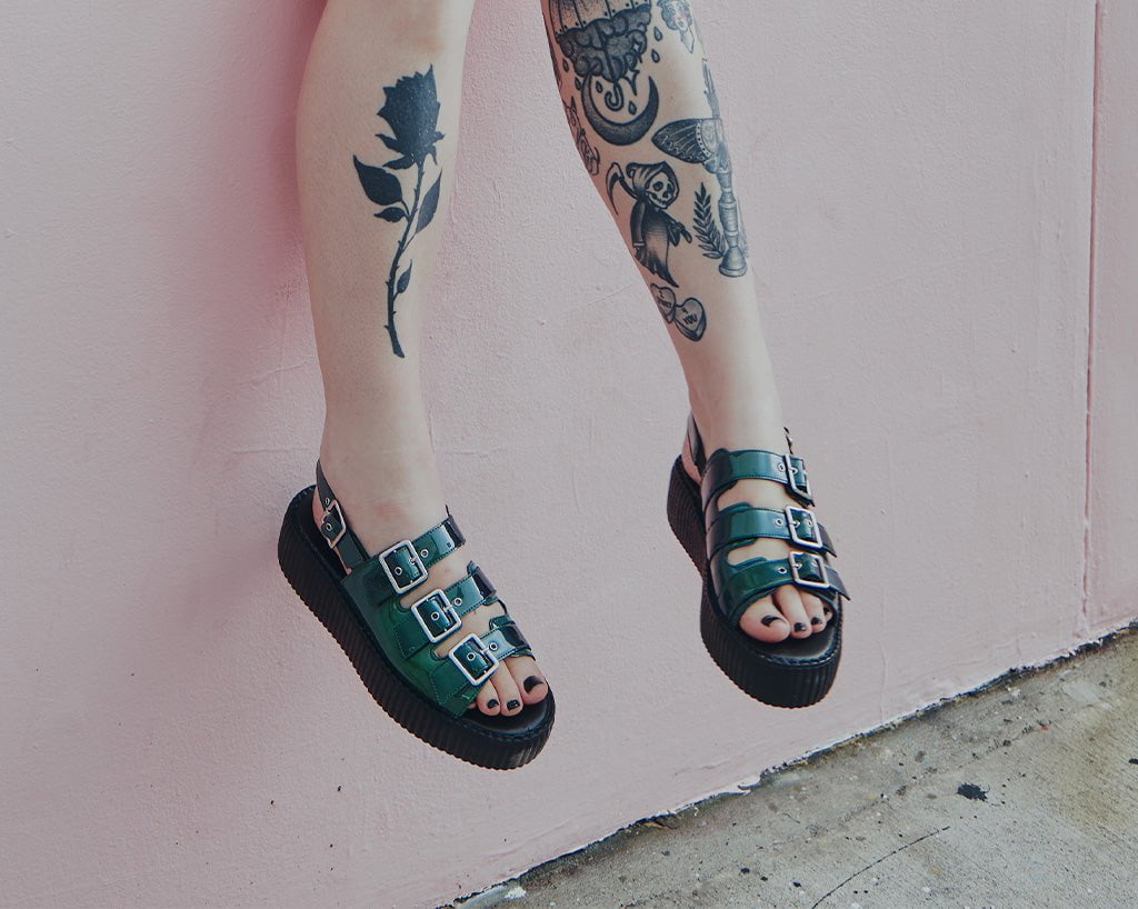 V3199L Emerald Metallic 3-Buckle Mondo Sandal