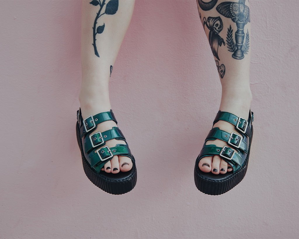 V3199L Emerald Metallic 3-Buckle Mondo Sandal