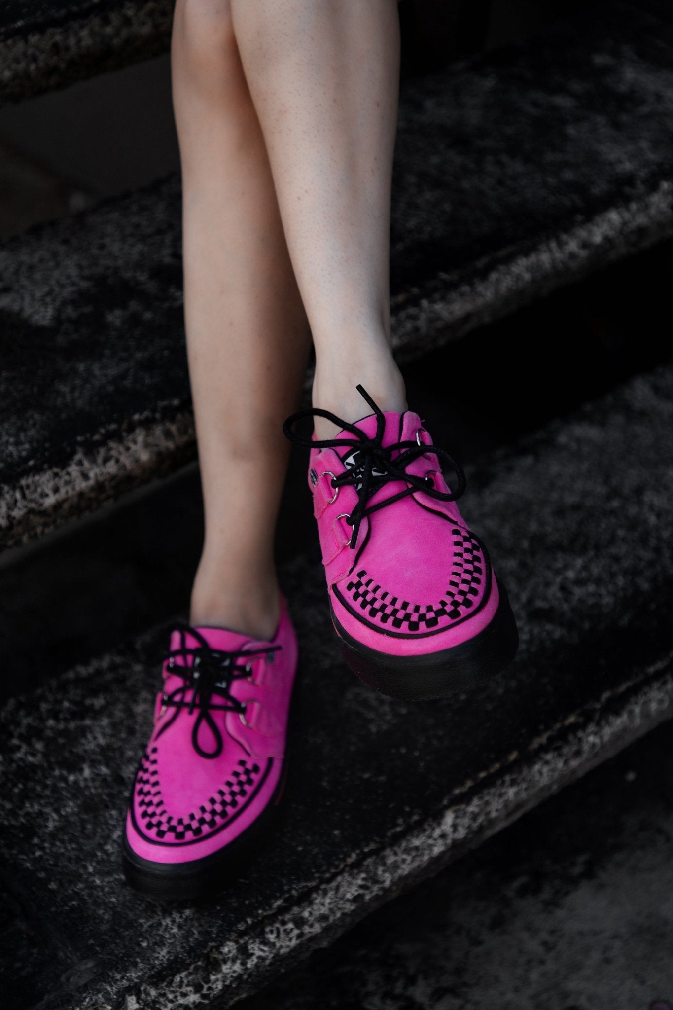 A3398 Neon Pink Suede Creeper Sneaker