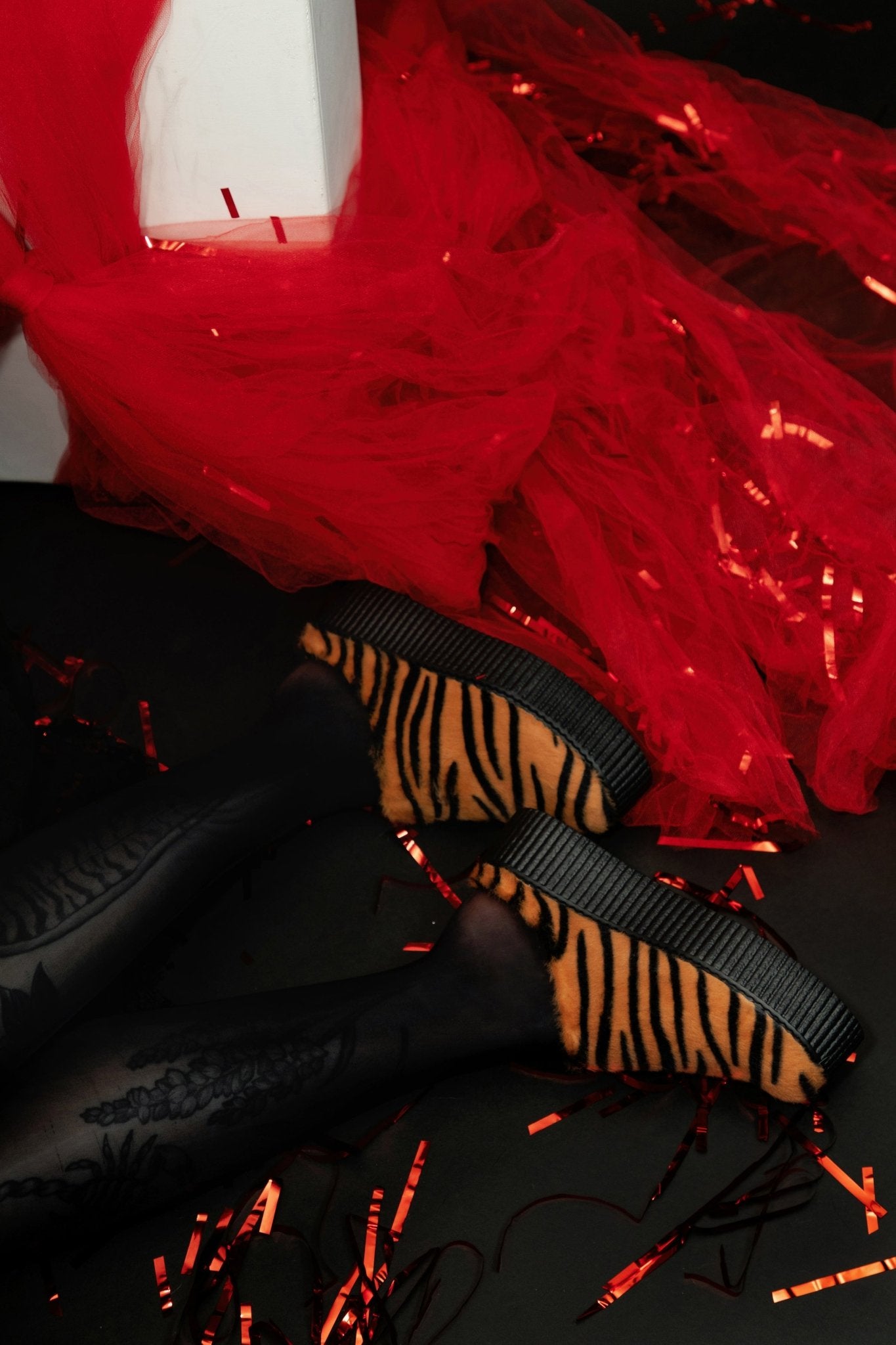 V3446L Tiger Stripe Faux Fur Creeper Mule