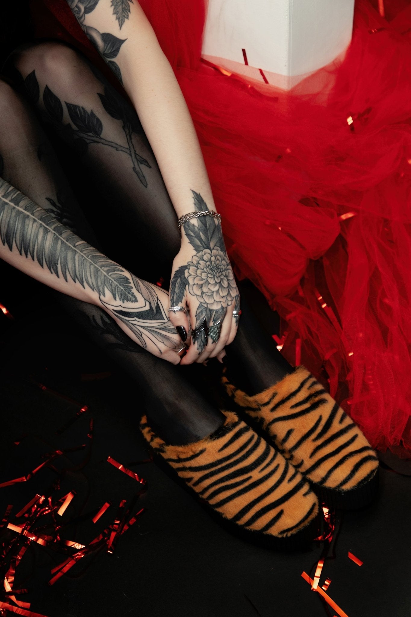 V3446L Tiger Stripe Faux Fur Creeper Mule