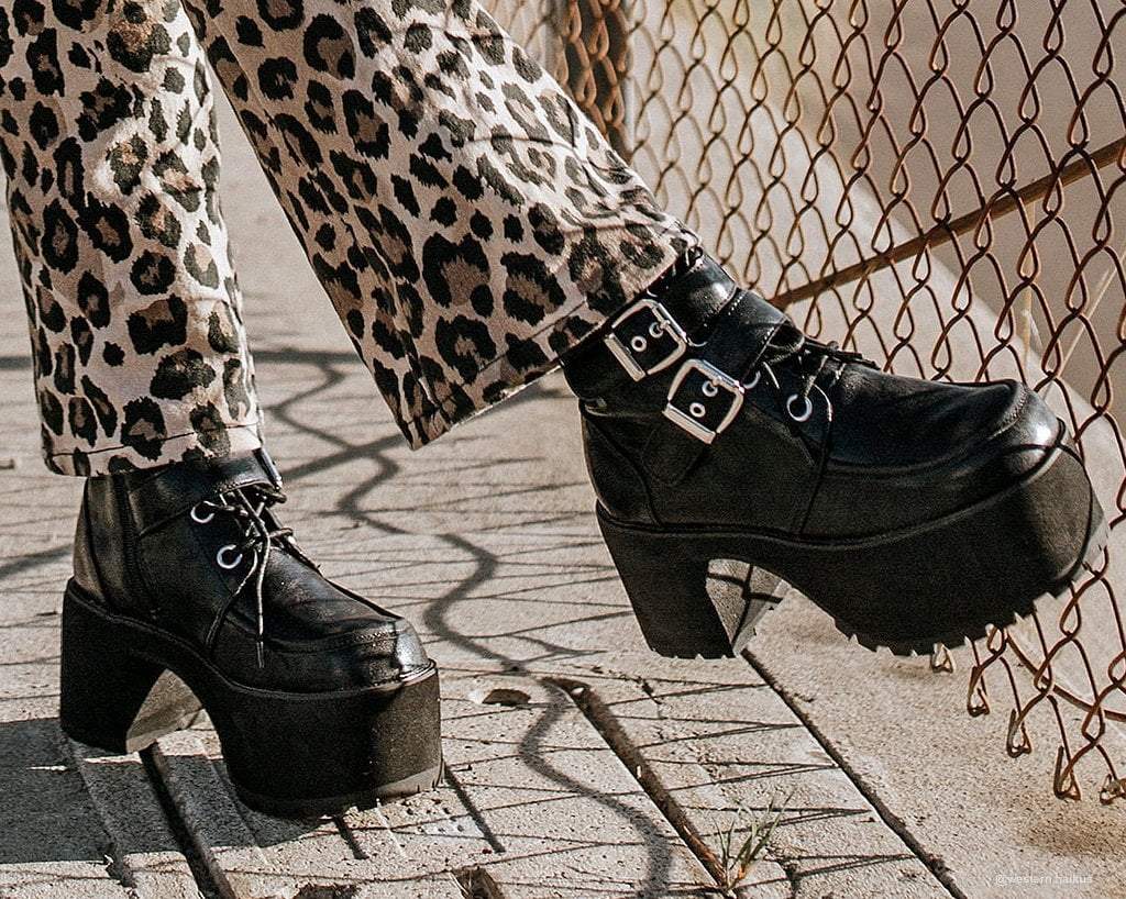 A9580L Black 2-Buckle Nosebleed Boot