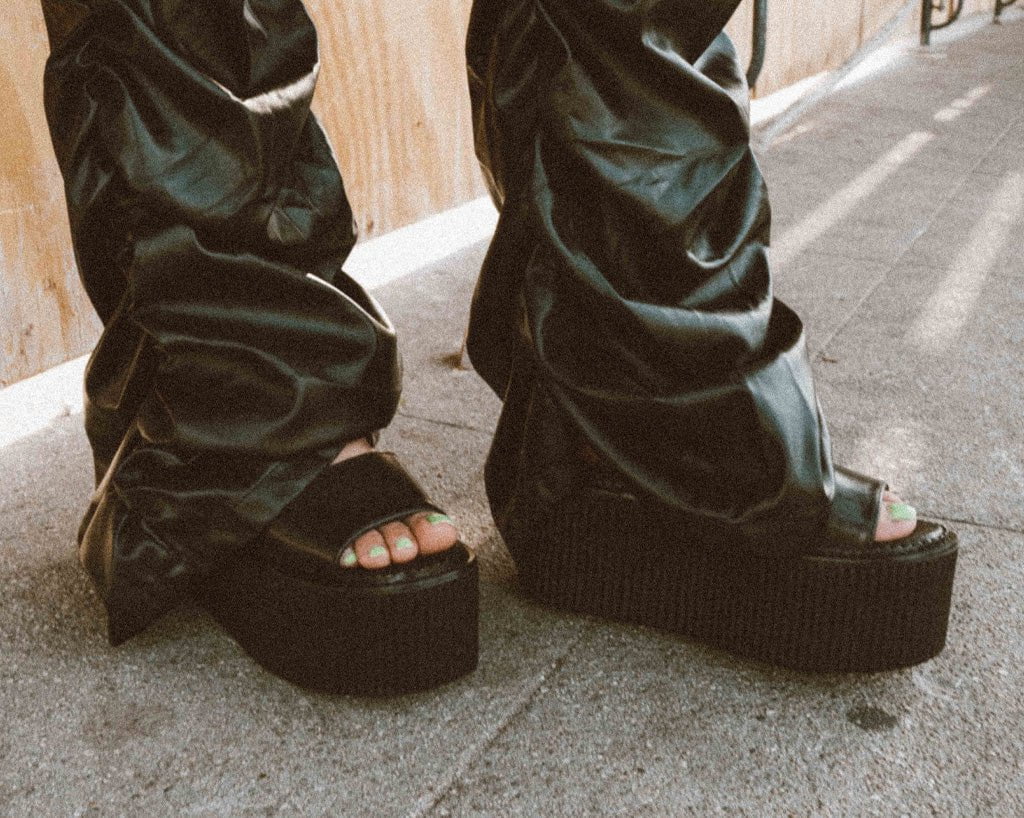 S9966L Black Brush-Off Strato Sandal