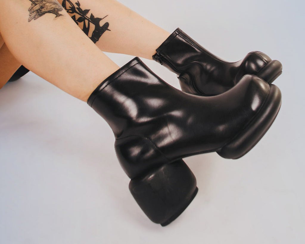 T2317L Black Burnished Bubble II Anarchic Zip Boot