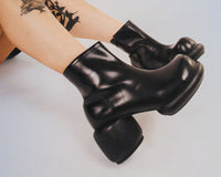 T2317L Black Burnished Bubble II Anarchic Zip Boot