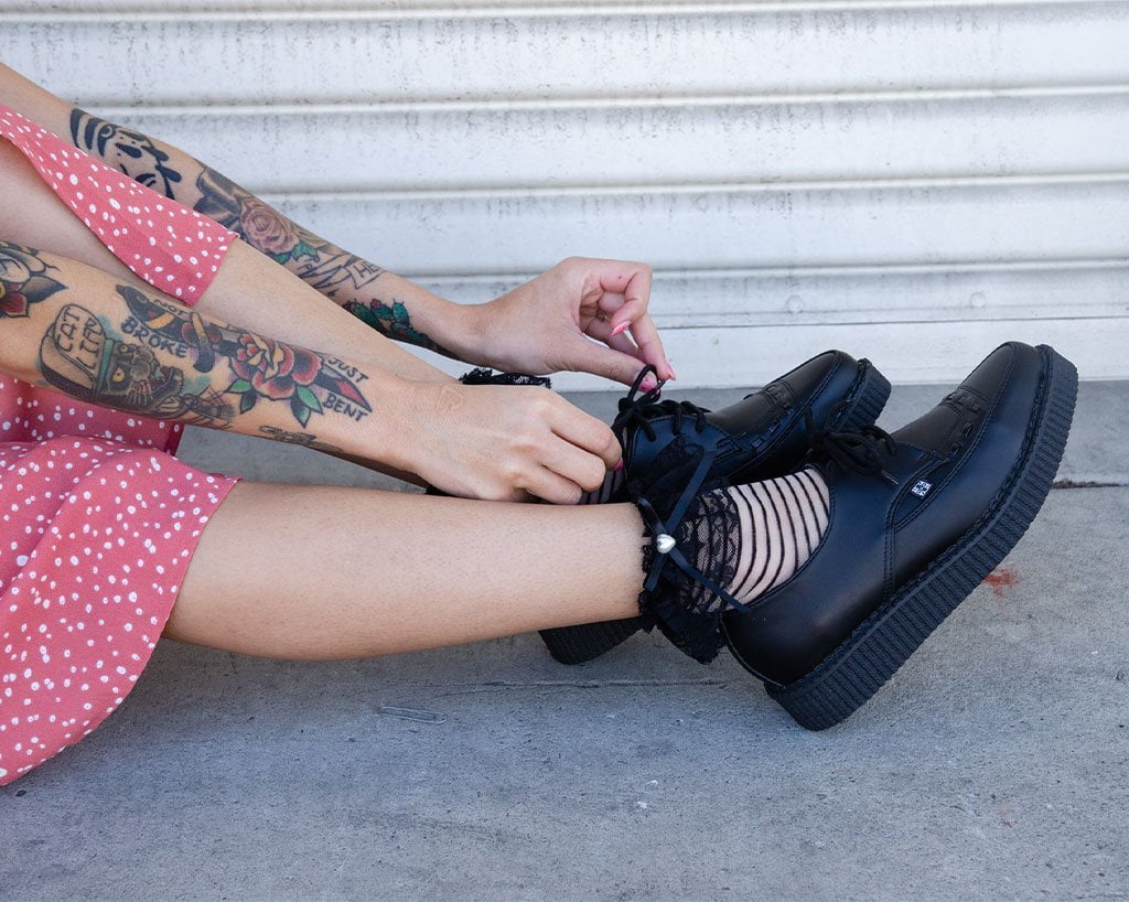 Black Leather Lace Up Pointed Creeper - T.U.K.A8533-03