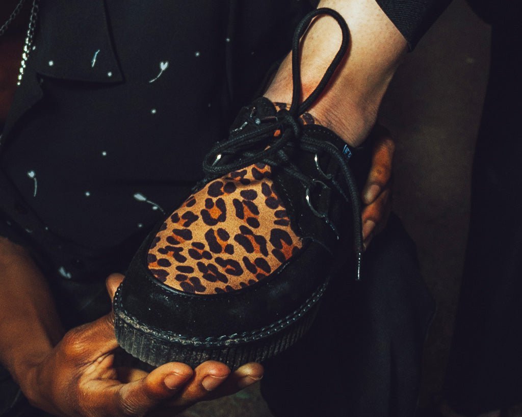 F8142 Black & Leopard Viva Low Creeper