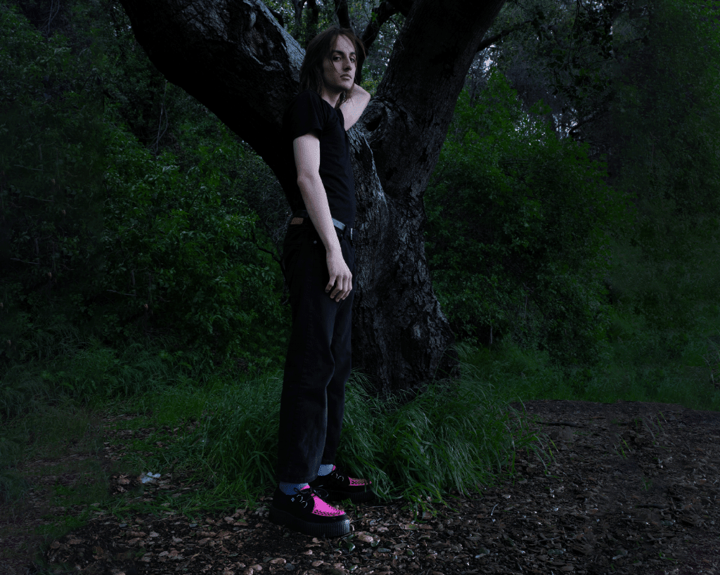 V3183 Black & Neon Pink Viva Mondo Creeper