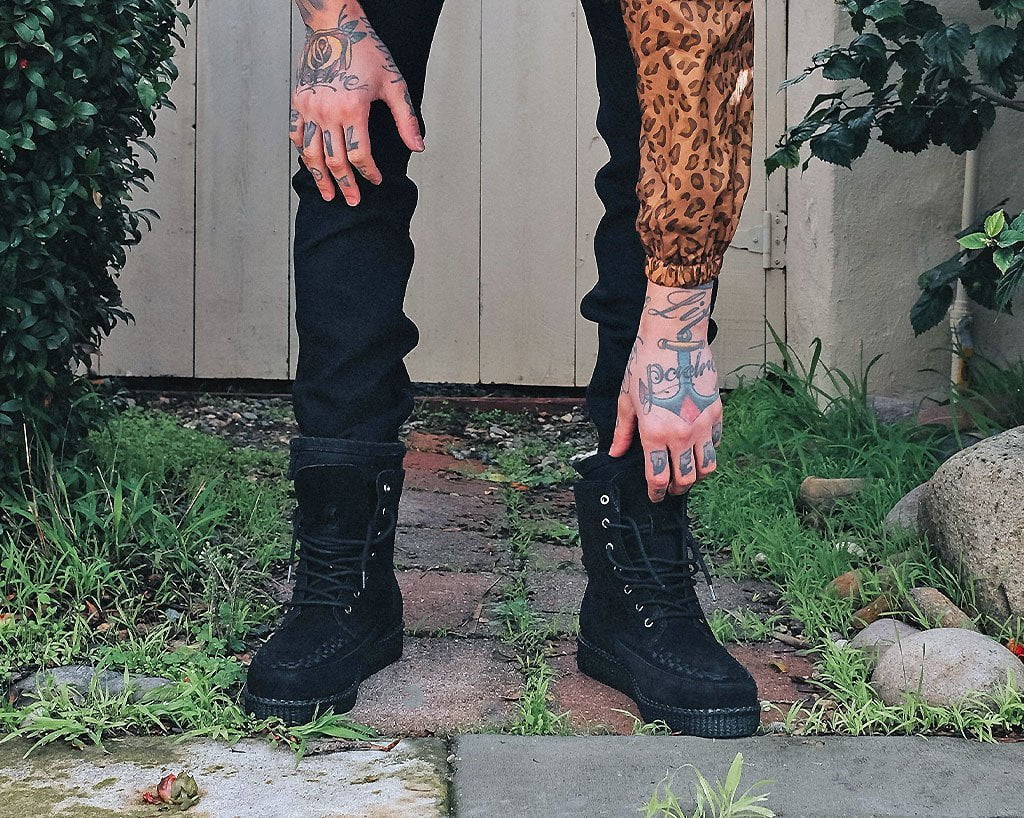 F9710 Black Suede 7-Eye Viva Low Boot
