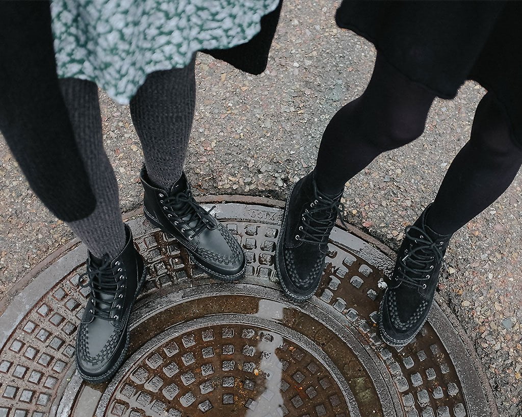F9710 Black Suede 7-Eye Viva Low Boot