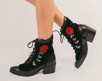 T2313L Black Victorian 8-Eye Rose Pointed Anarchic Heel