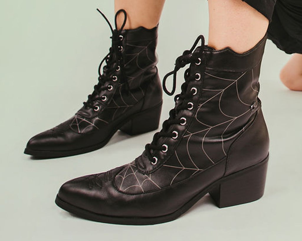 T2312L Black Victorian 8-Eye Spiderweb Pointed Anarchic Heel