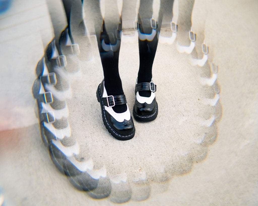 T1035 Black & White Brogue Mary Jane