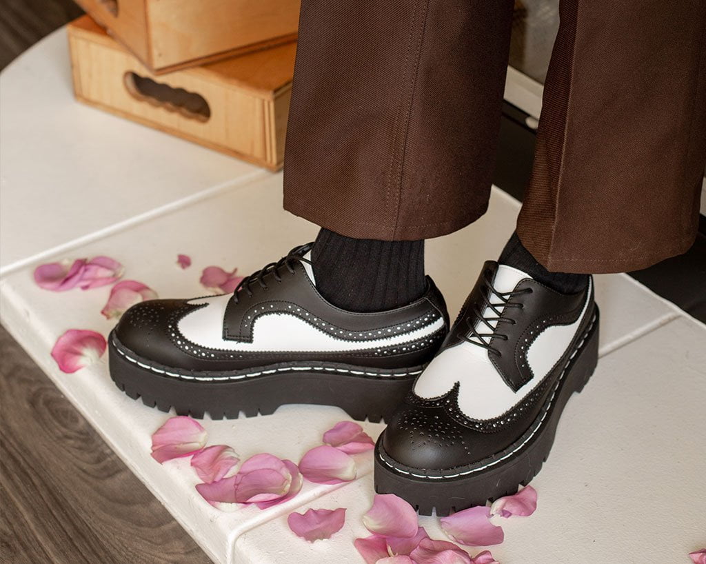 A9885 Black & White Double Decker Brogue