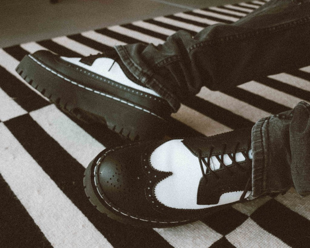 A9885 Black & White Double Decker Brogue