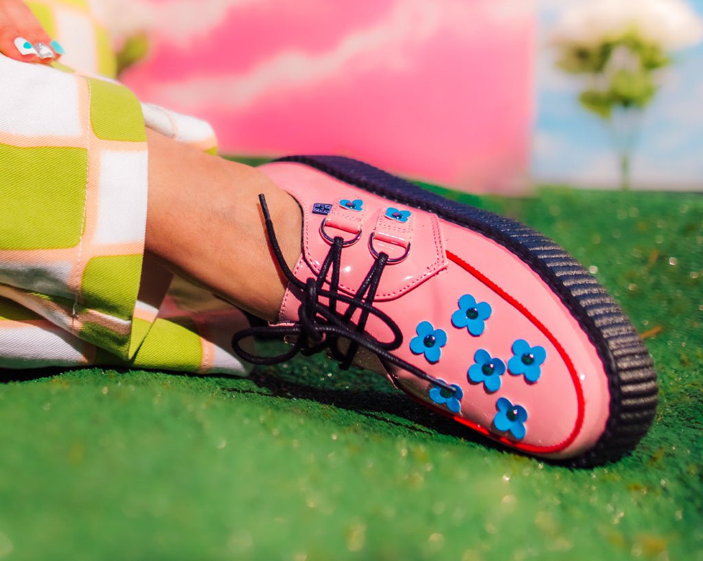 V3130 Pink & Blue Patent Flower Viva Mondo Creeper